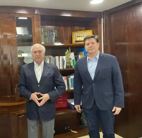 MDB oficializa apoio a Flávio Bolsonaro após articulação de Tarcísio