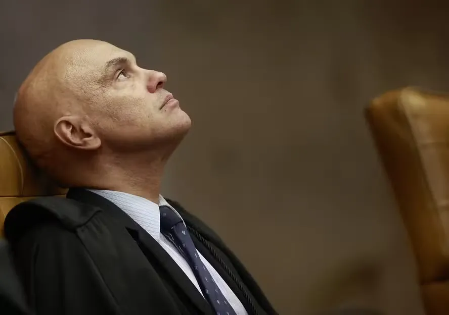 O que Alexandre de Moraes diz sobre votação recorde de senadores pró-impeachment no STF