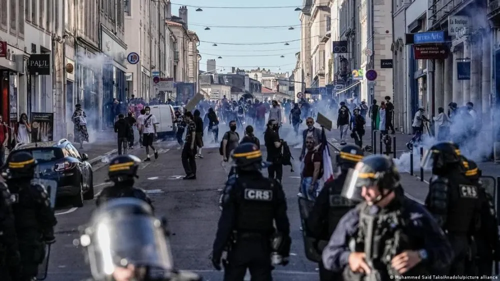Os motivos que levaram à revolta dos estudantes na França