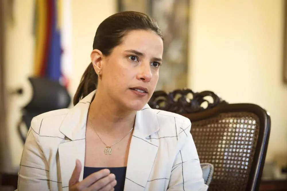 Raquel Lyra evita declarar voto, enquanto alas do PSD se aproximam de Flávio Bolsonaro